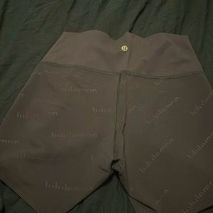 Wunder train shorts embossed